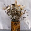 vase-en-resine-de-planche-de-surf-decore-de-fleurs-sechees-francaises-artisanat-collaboration-artistes-landes